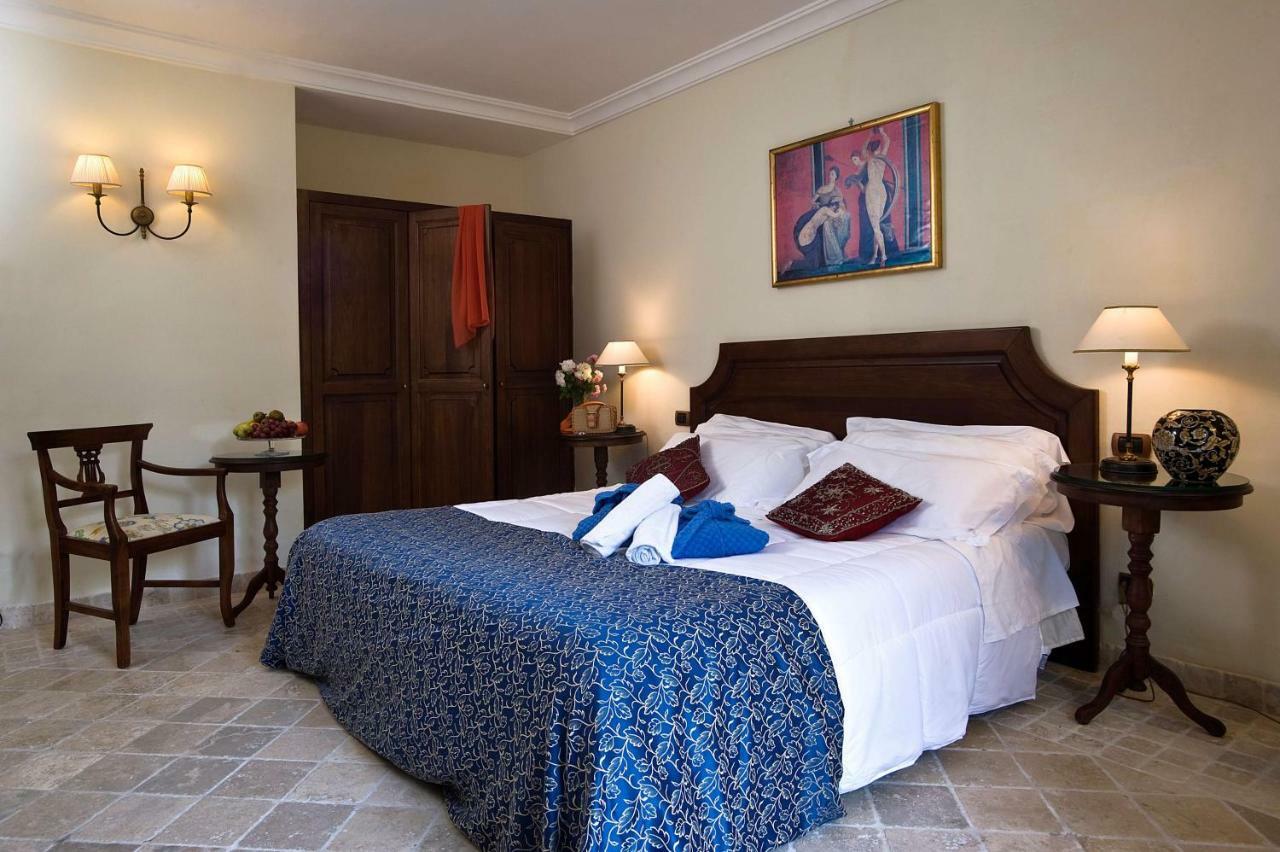 Logge Del Perugino; Sure Hotel Collection By Best Western Città della Pieve Oda fotoğraf
