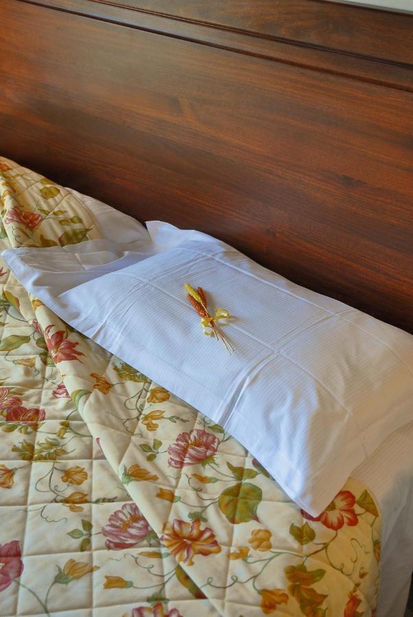 Logge Del Perugino; Sure Hotel Collection By Best Western Città della Pieve Oda fotoğraf