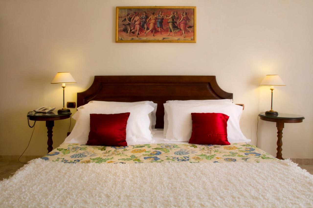 Logge Del Perugino; Sure Hotel Collection By Best Western Città della Pieve Oda fotoğraf