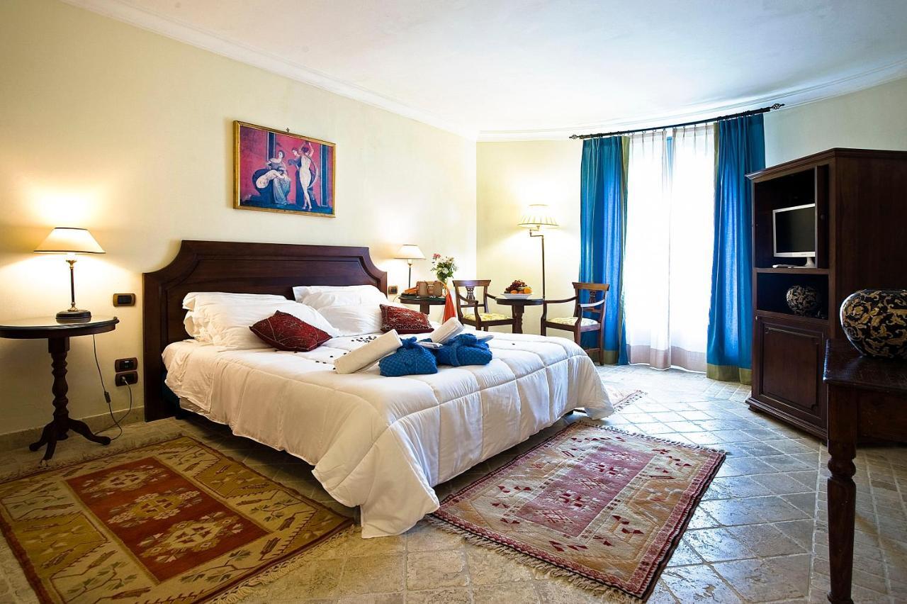Logge Del Perugino; Sure Hotel Collection By Best Western Città della Pieve Oda fotoğraf